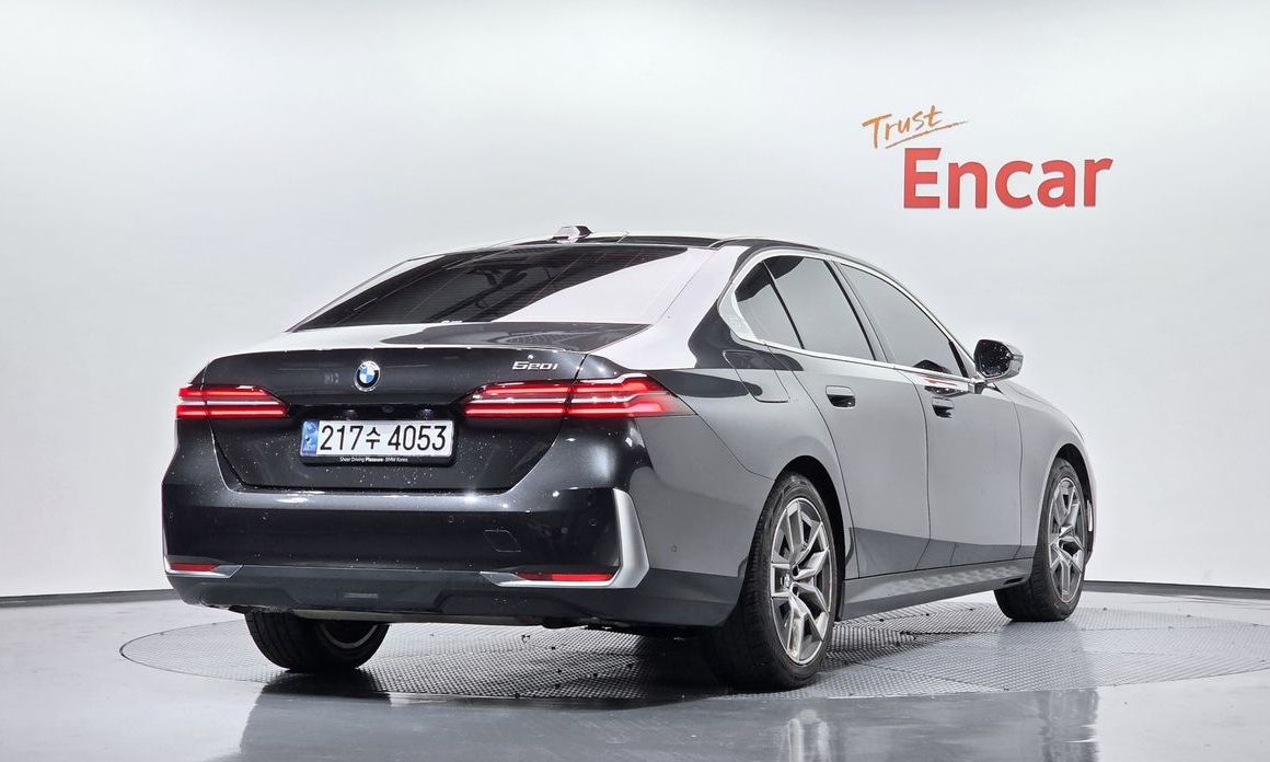BMW 5-Series 520i, 2024