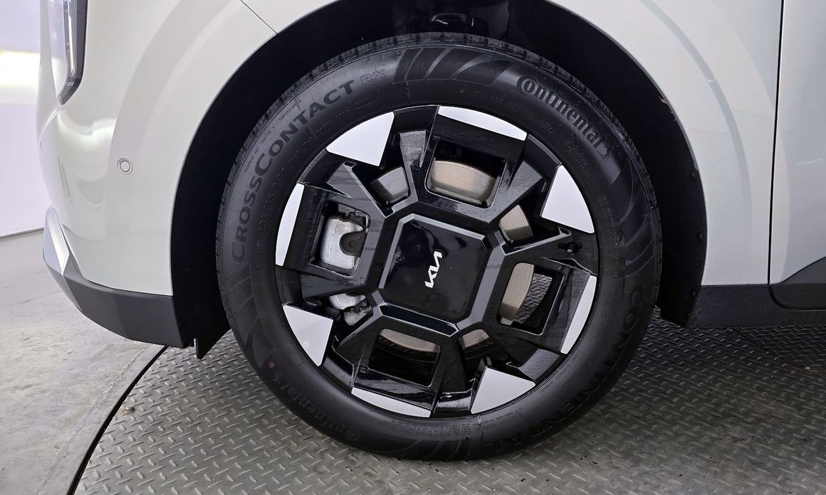 Kia Carnival 7-Seater Signature, 2024