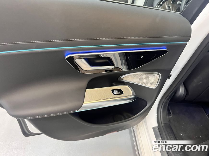 Mercedes-Benz E-Class E300 4MATIC Exclusive, 2025