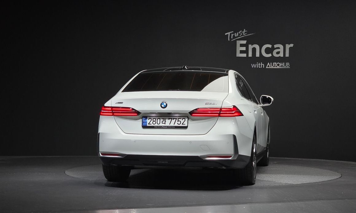 BMW 5-Series 530i xDrive, 2024