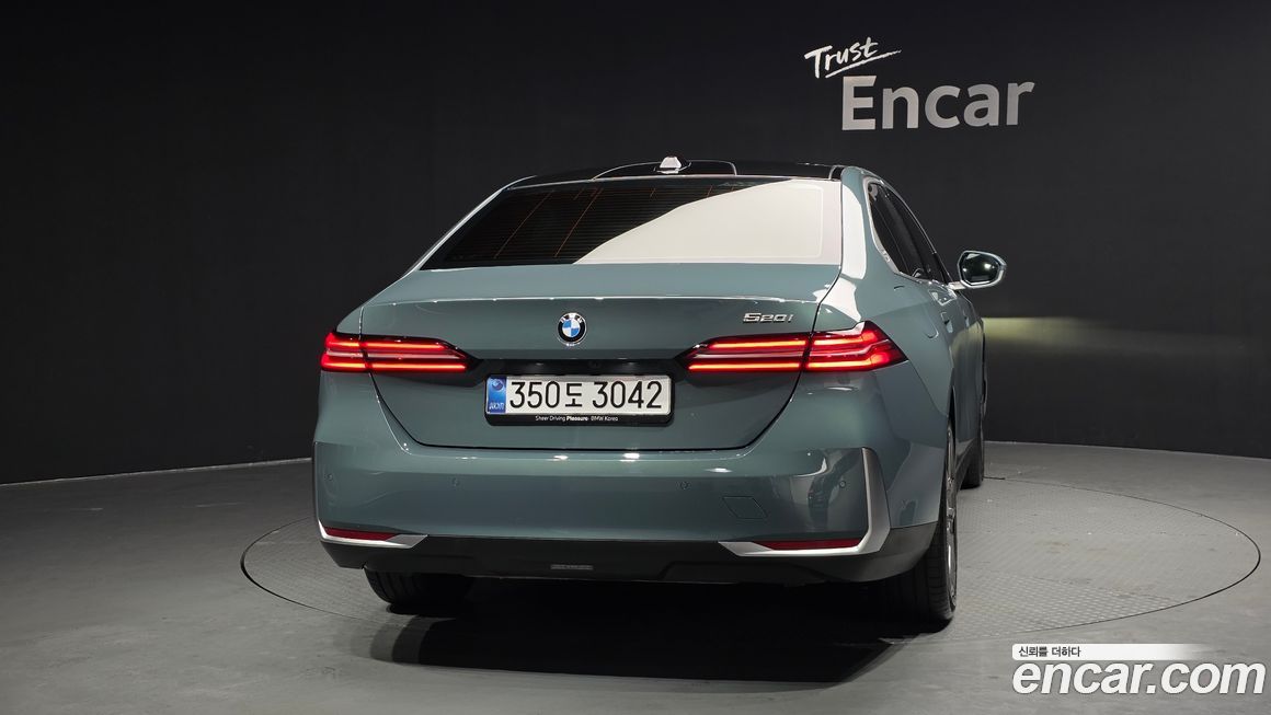 BMW 5-Series 520i, 2025