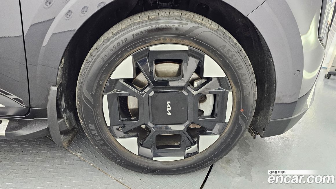 Kia Carnival 9-Seater Signature, 2025