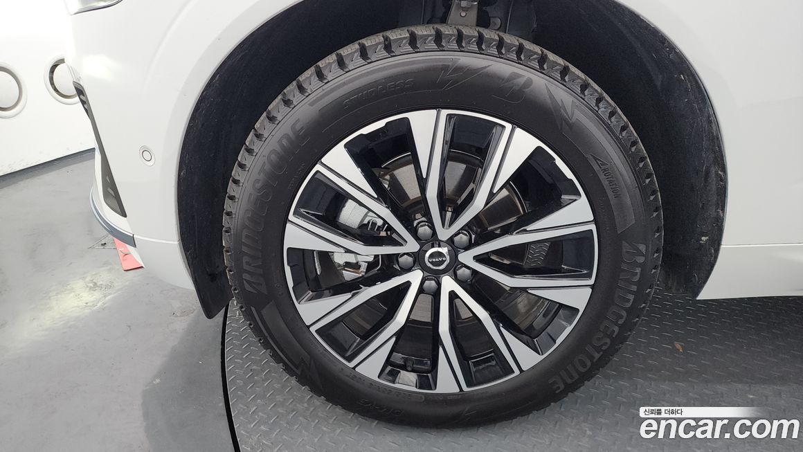 Volvo XC60 B5 Ultra Bright, 2025