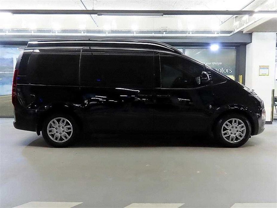 Hyundai Staria 4WD Tourer 11-Seater, 2023