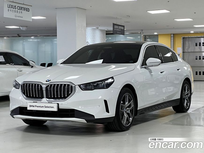 BMW 5-Series 520i, 2024