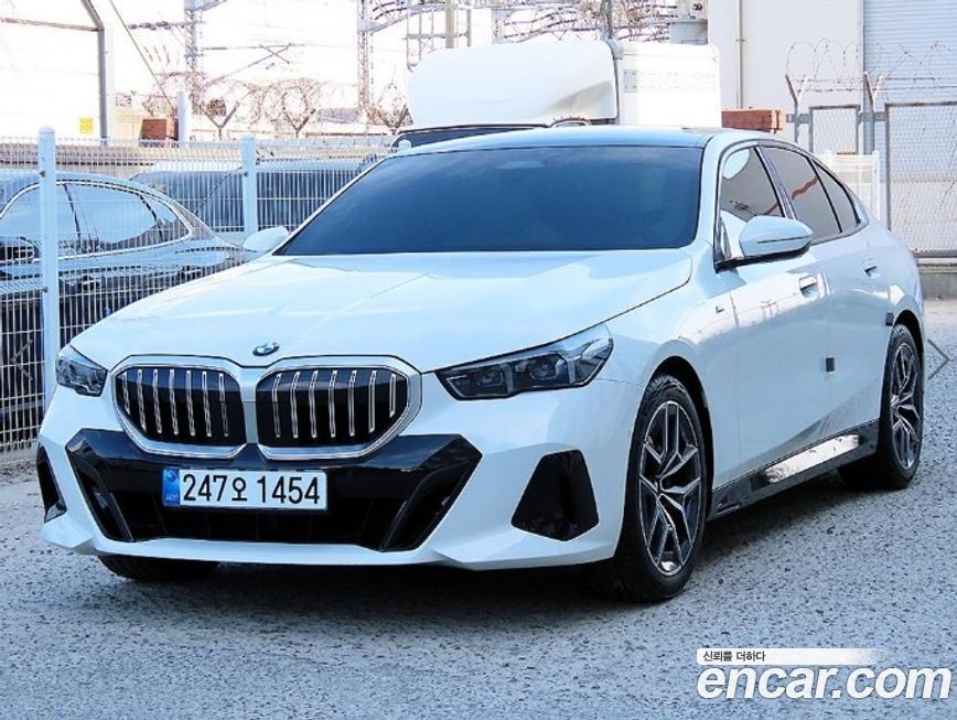 BMW 5-Series 520i M Sport, 2025