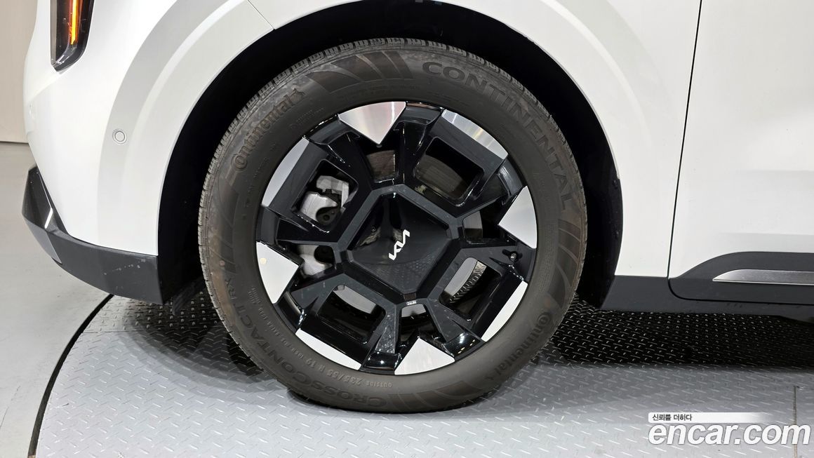 Kia Carnival 9-Seater Signature, 2024