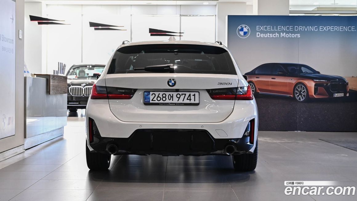 BMW 3-Series 320i Touring M Sports, 2025