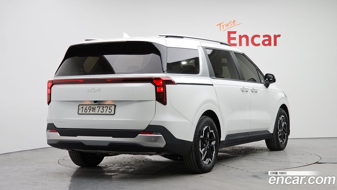 Kia Carnival 9-Seater Prestige, 2024