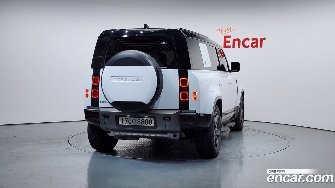 Land Rover Defender 110 P300 X-Dynamic SE, 2024