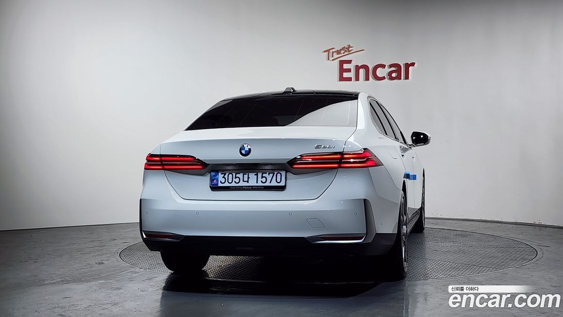 BMW 5-Series 520i, 2024