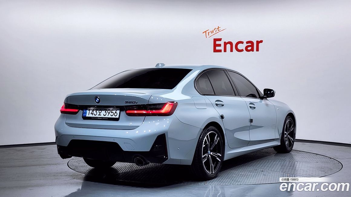 BMW 3-Series 320i M Sport, 2025