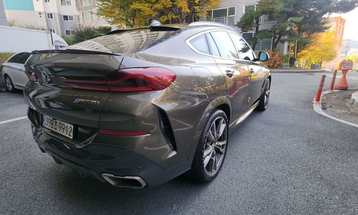BMW X6 M50i, 2021