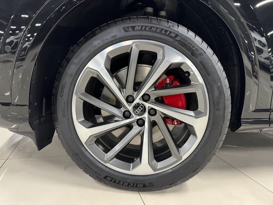 Audi Q5 40 TDI Quattro S Line Black Edition, 2025