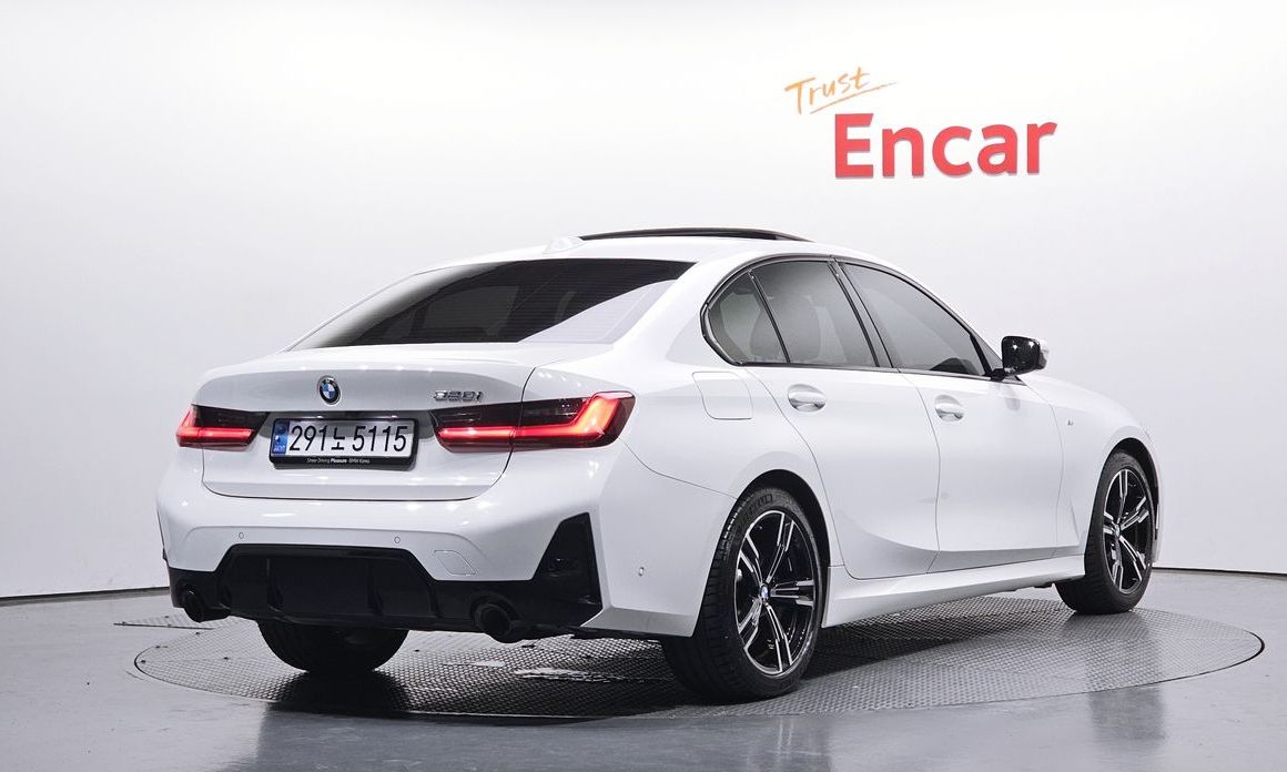 BMW 3-Series 320i M Sport, 2024