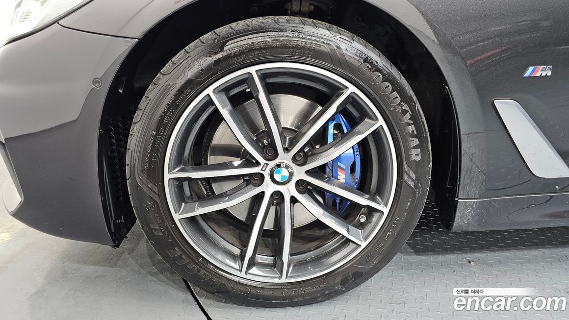 BMW 5-Series 523d M Sport, 2023