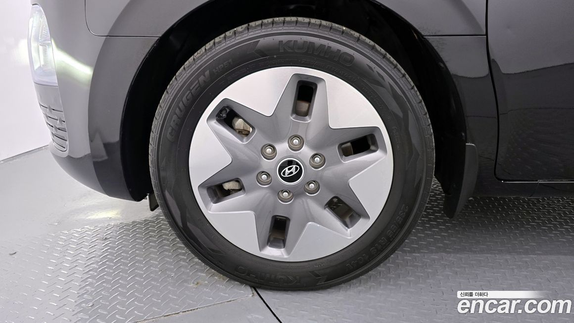 Hyundai Staria 4WD Tourer 9-Seater, 2023