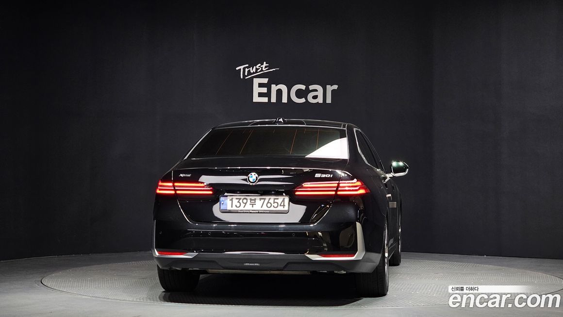 BMW 5-Series 530i xDrive, 2024