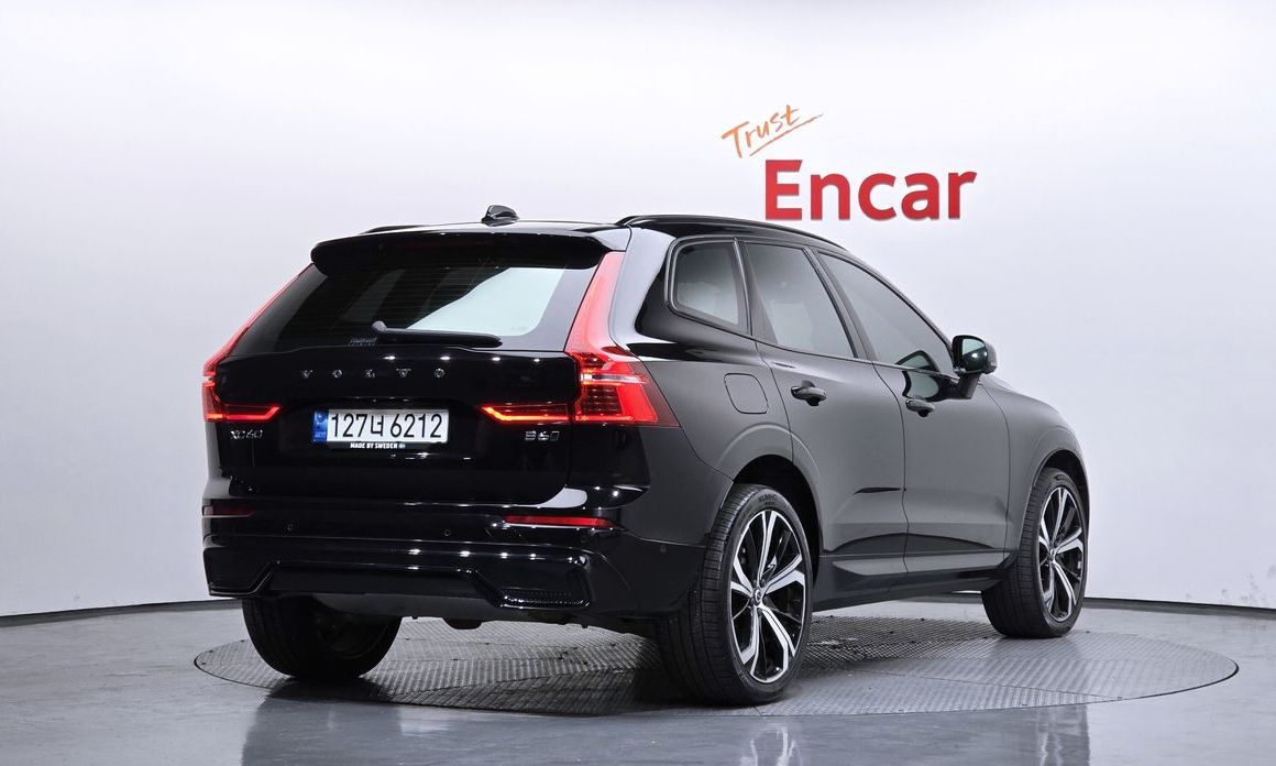 Volvo XC60 B6 R-Design, 2022