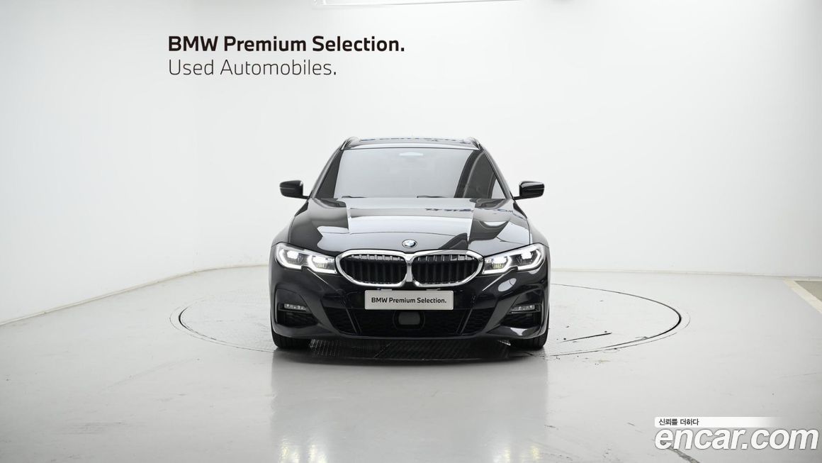 BMW 3-Series 320i Touring M Sports, 2022