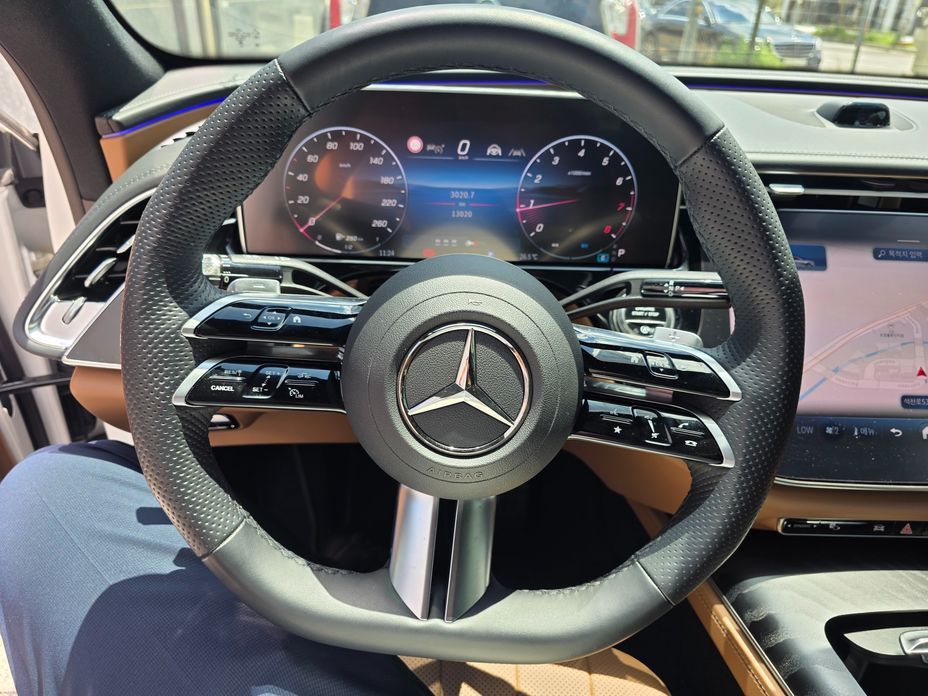 Mercedes-Benz E-Class E300 4MATIC AMG Line, 2025