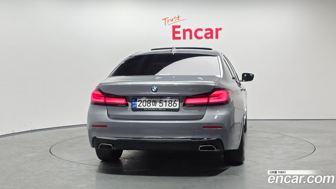 BMW 5-Series 520i Luxury, 2023