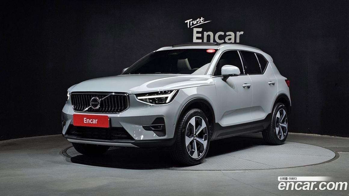 Volvo XC40 B4 Ultra Bright, 2025