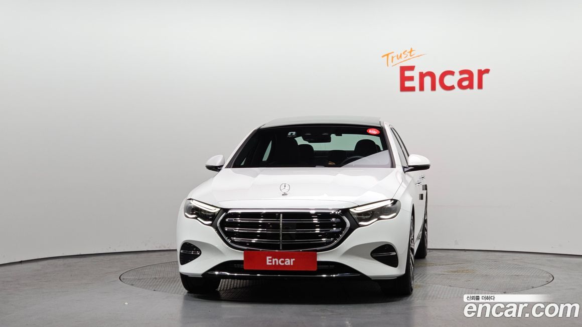 Mercedes-Benz E-Class E300 4MATIC Exclusive, 2025