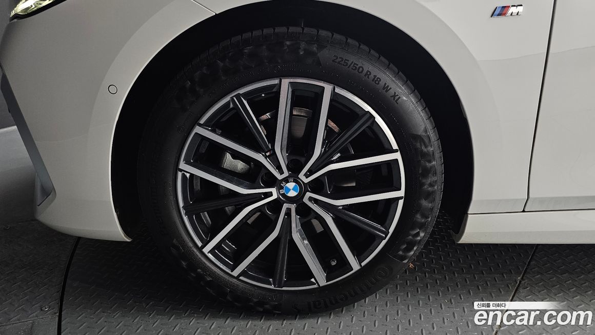 BMW 2-Series 220i M Sport Design, 2025