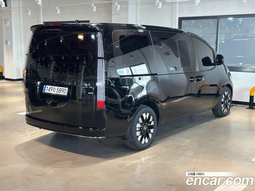Hyundai Staria 4WD Lounge 7-Seater, 2025