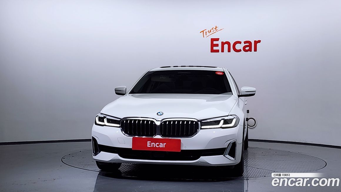 BMW 5-Series 520i Luxury, 2023