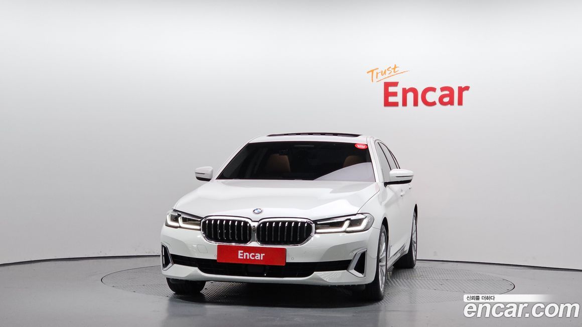 BMW 5-Series 520i Luxury, 2023