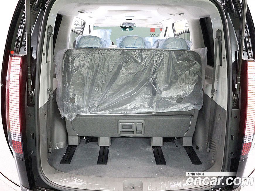 Hyundai Staria 4WD Lounge 7-Seater, 2025