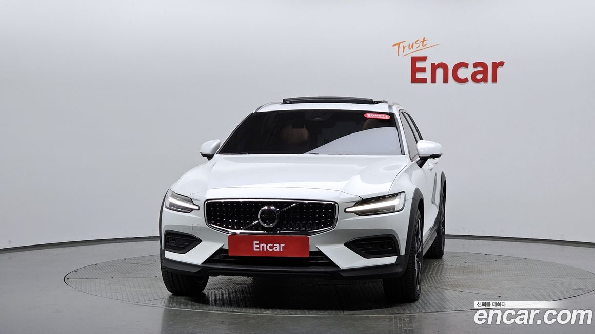 Volvo V60 B5 Ultimate AWD, 2024