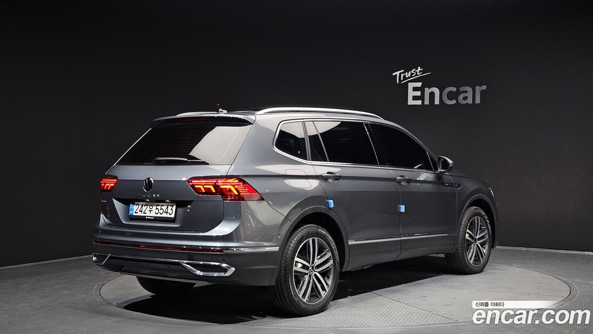 Volkswagen Tiguan 2.0 TSI Prestige, 2024