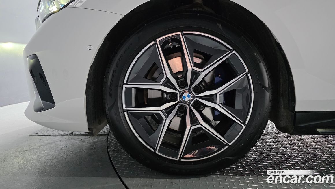 BMW 5-Series 520i M Sport, 2025