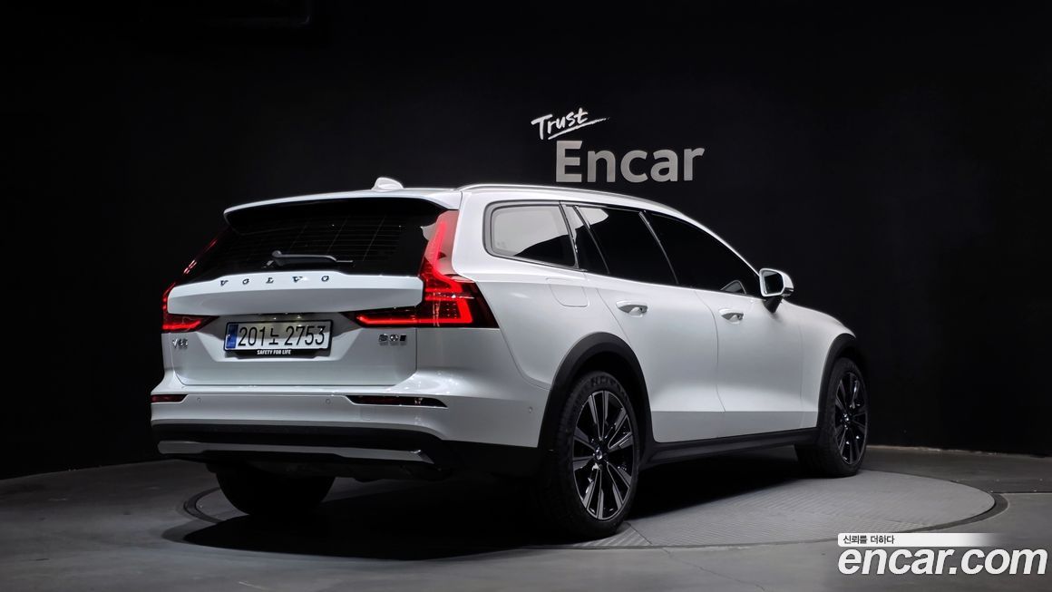 Volvo V60 B5 Ultimate AWD, 2024