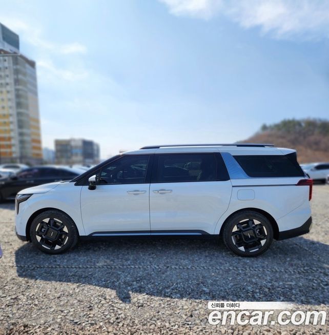 Kia Carnival 9-Seater Signature, 2024