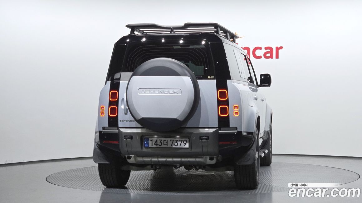 Land Rover Defender 110 P300 X-Dynamic SE, 2024