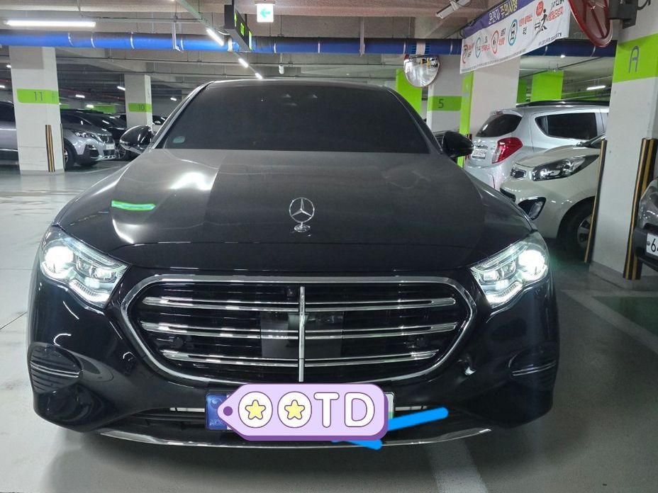 Mercedes-Benz E-Class E300 4MATIC Exclusive, 2024