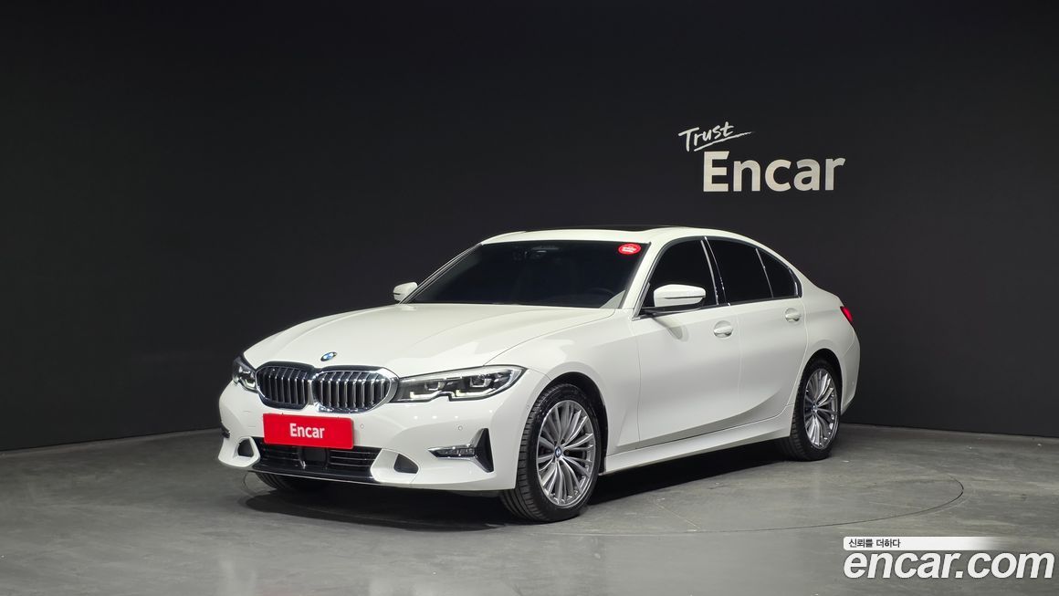 BMW 3-Series 320i Luxury, 2022