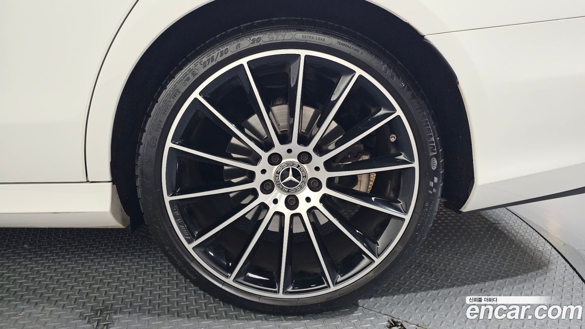 Mercedes-Benz E-Class E350 4MATIC AMG Line, 2023