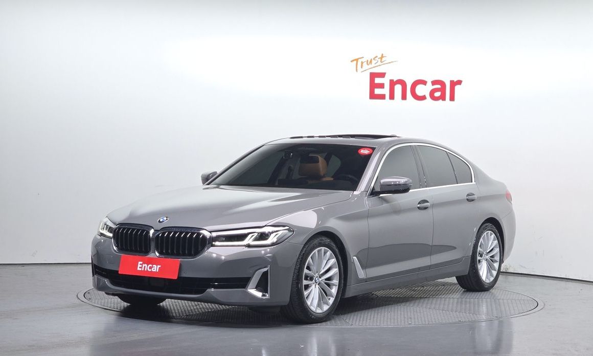 BMW 5-Series 520i Luxury, 2022