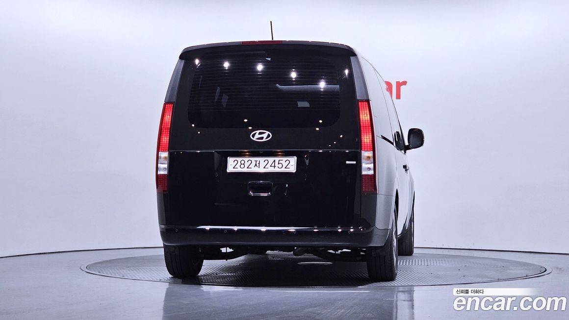 Hyundai Staria 4WD Tourer 9-Seater, 2025