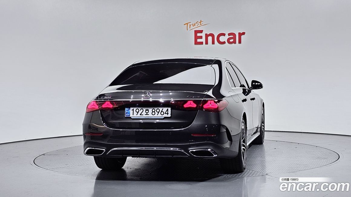 Mercedes-Benz E-Class E300 4MATIC AMG Line, 2024