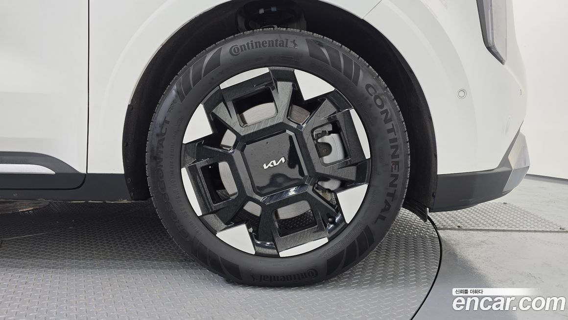 Kia Carnival 9-Seater Signature, 2024