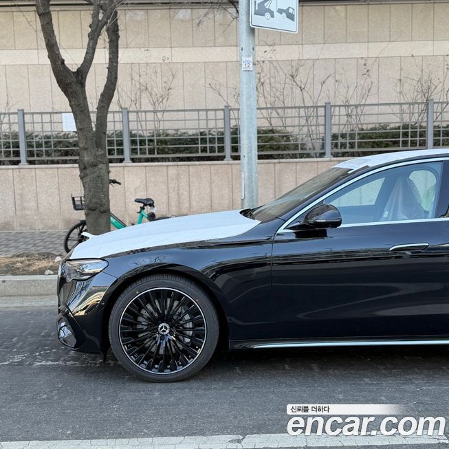 Mercedes-Benz E-Class E300 4MATIC AMG Line, 2026