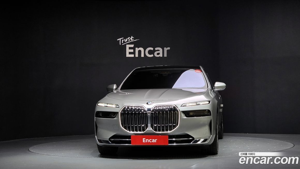 BMW 7-Series 740i xDrive Classic Silver Edition, 2024