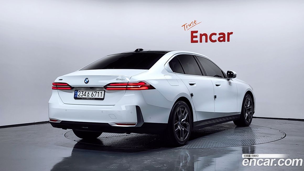 BMW 5-Series 530i xDrive, 2024