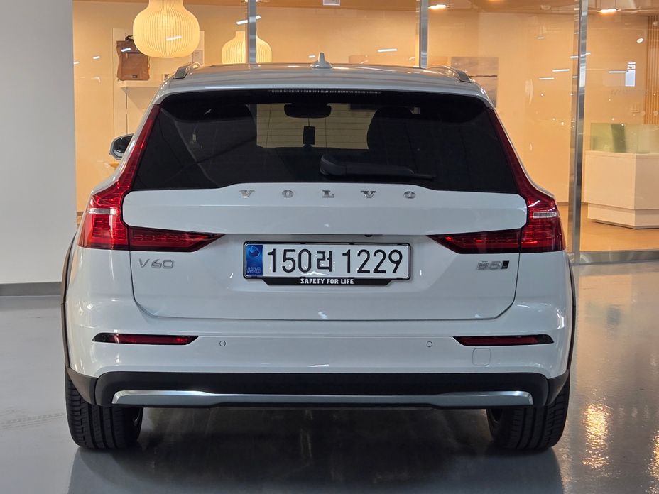 Volvo V60 B5 Ultra AWD, 2025